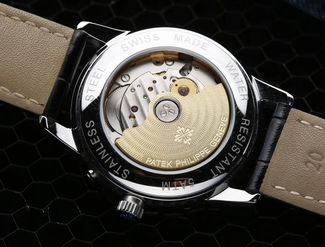 【Top replica】💰5700! Patek Philippe PP multifunctional watch is full of business style. It is equipped with an original imported 9100 moon phase function movement mechanical watch. It has accurate travel time and zero repairs. The use of strips of diamonds as scales on the dial shows the luxurious temperament of this watch [呲呲] imported cowhide strap. The watch mirror is made of sapphire mirror and the see-through bottom cover It is waterproof to 30 meters and has a diameter of 42mmx10mm. The functions of the watch include day of the week, month, date, moon, sun and other functions. The reputation of the best men's watch is revealed in every detail: a man is a warm gentleman, with great taste and craftsmanship, which is comparable to the original! The appearance and appearance are the same and unique!